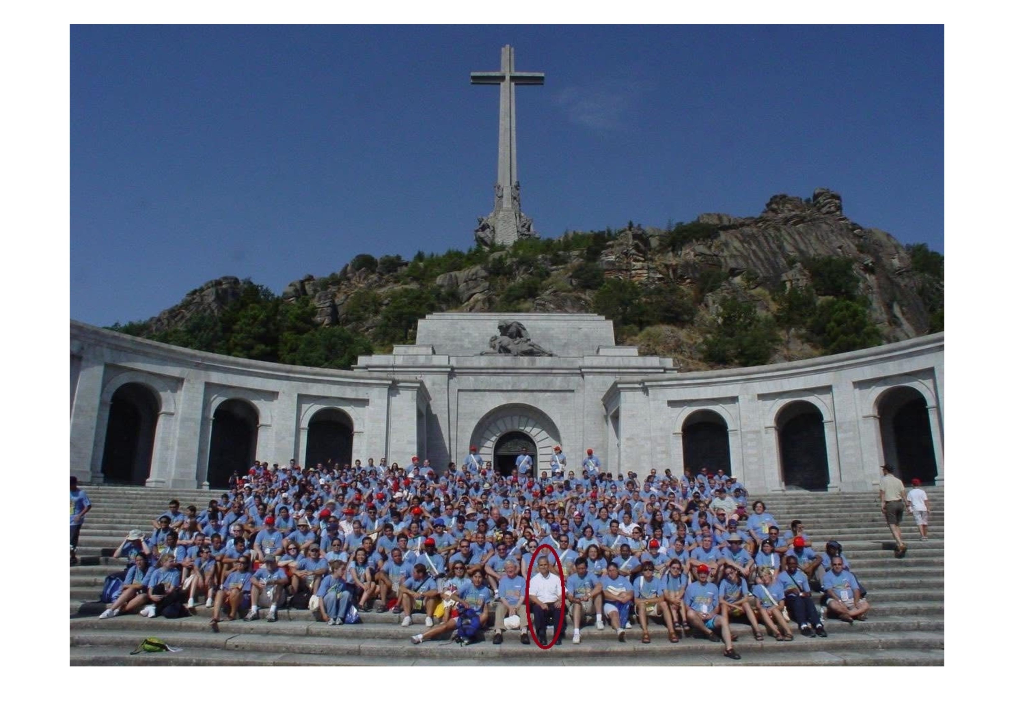 El Papa León XIV en su visita al Valle de los Caídos, en 2003